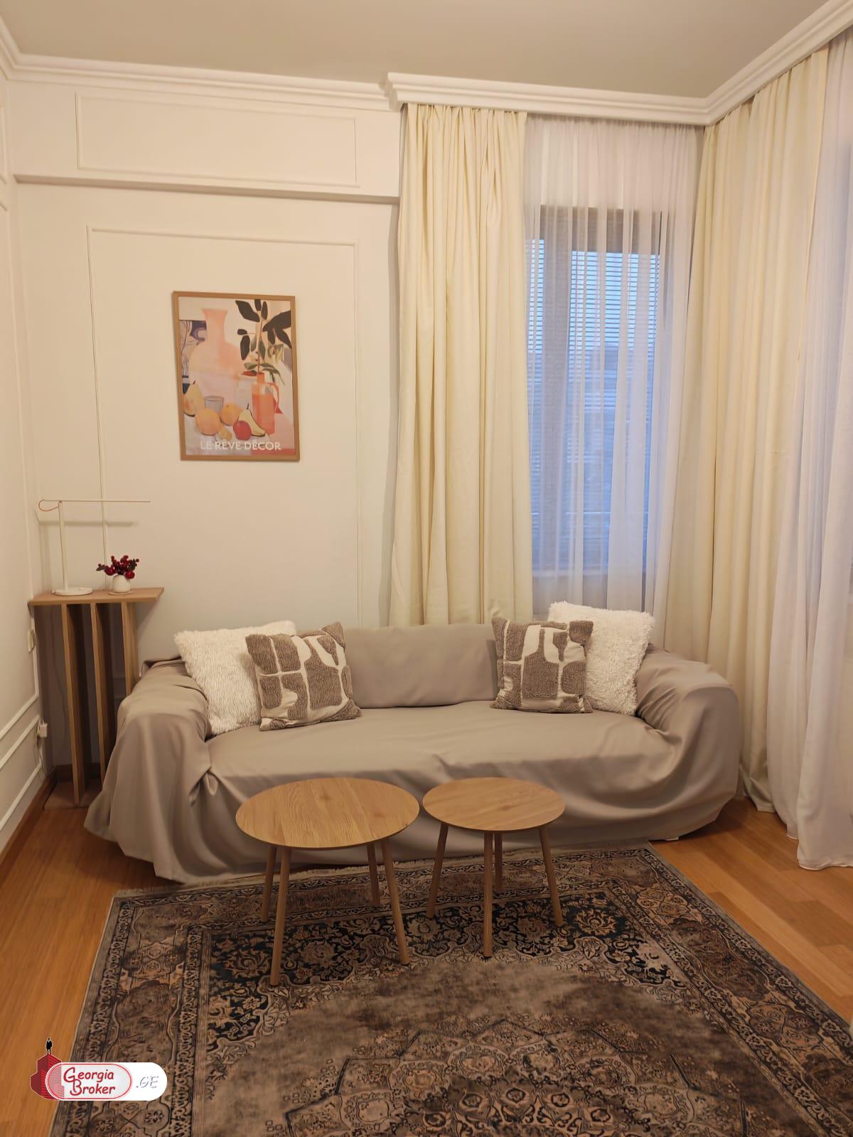 იყიდება ახალი გარემონტებული 3 ოთახიანი ბინა ვაკეში